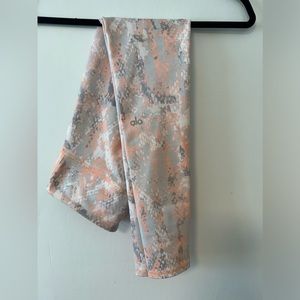 ALO Yoga Airbrush Snakeskin Mid Rise Ankle Legging